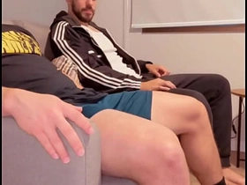 隔壁大屌邻居趁老婆上班跑来肏我 vietnam gay porn telegram