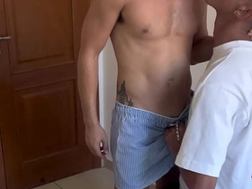 大鸡巴坐上去爽翻了 chinese gay porn video