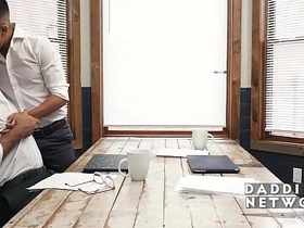 加班时间被他压在身下 korean solo gay porn