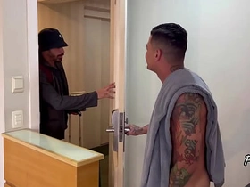 走错房间的啪啪啪 fat japan gay porn