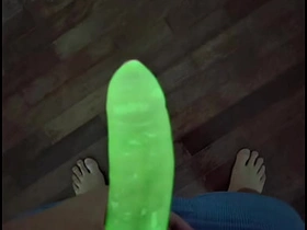 我试了霓虹避孕套 - 看它在黑暗中发光 korean high school gay porn