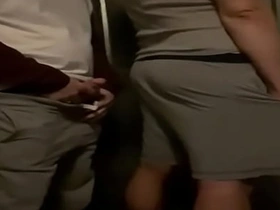 深夜空街，喝多了…我决定尿在嫩鸡室友身上找乐子 :P gay bear asia porn