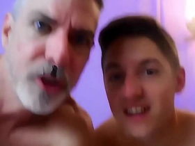 人形犬：Devin Jones与Richard Lennox激烈交媾 渴求下流游戏 hot biker gay porn