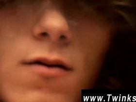 亚洲少年无套同志性交 两人硬挺着继续耕耘 japan sauna gay porn